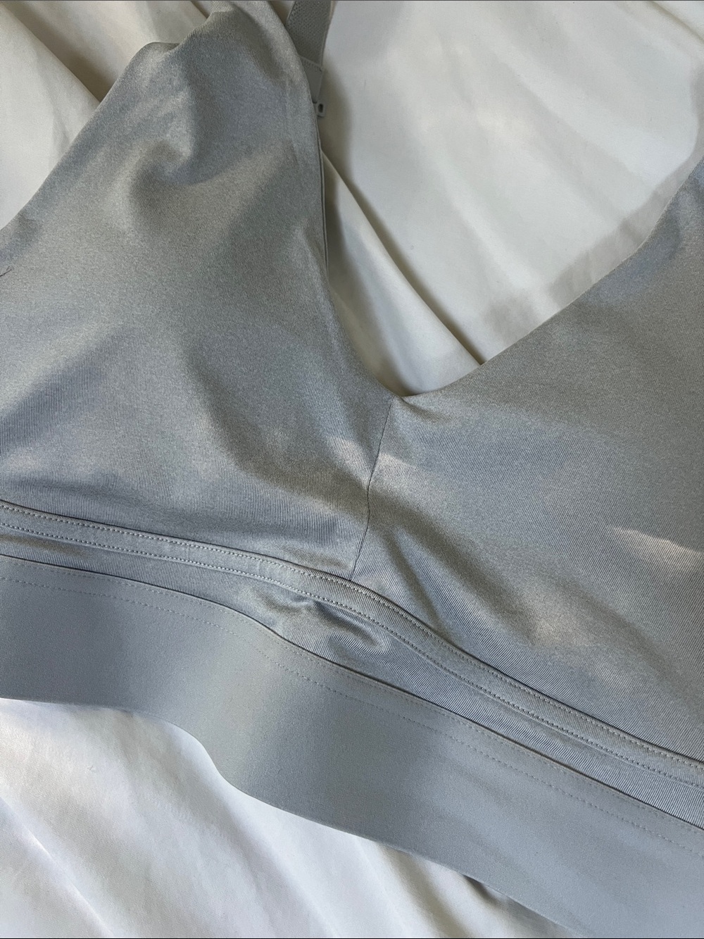NEW Fabletics Light Gray Seamless V-Neck Bralette NWT Yoga Bra